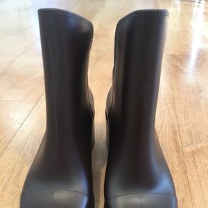 Melissa burgundy rain boots size 8 gently used.